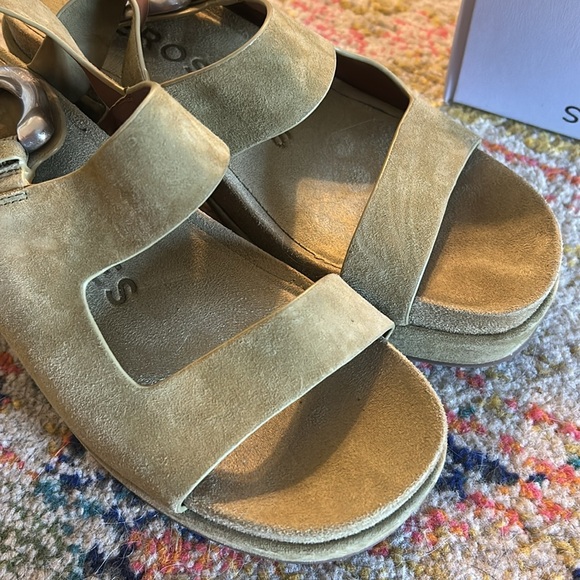 Olive Suede Aerosoles Clarkson Sandals in original box - Picture 5 of 9